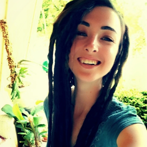 Meet your Posher, Hanna - Picture 3 of 4